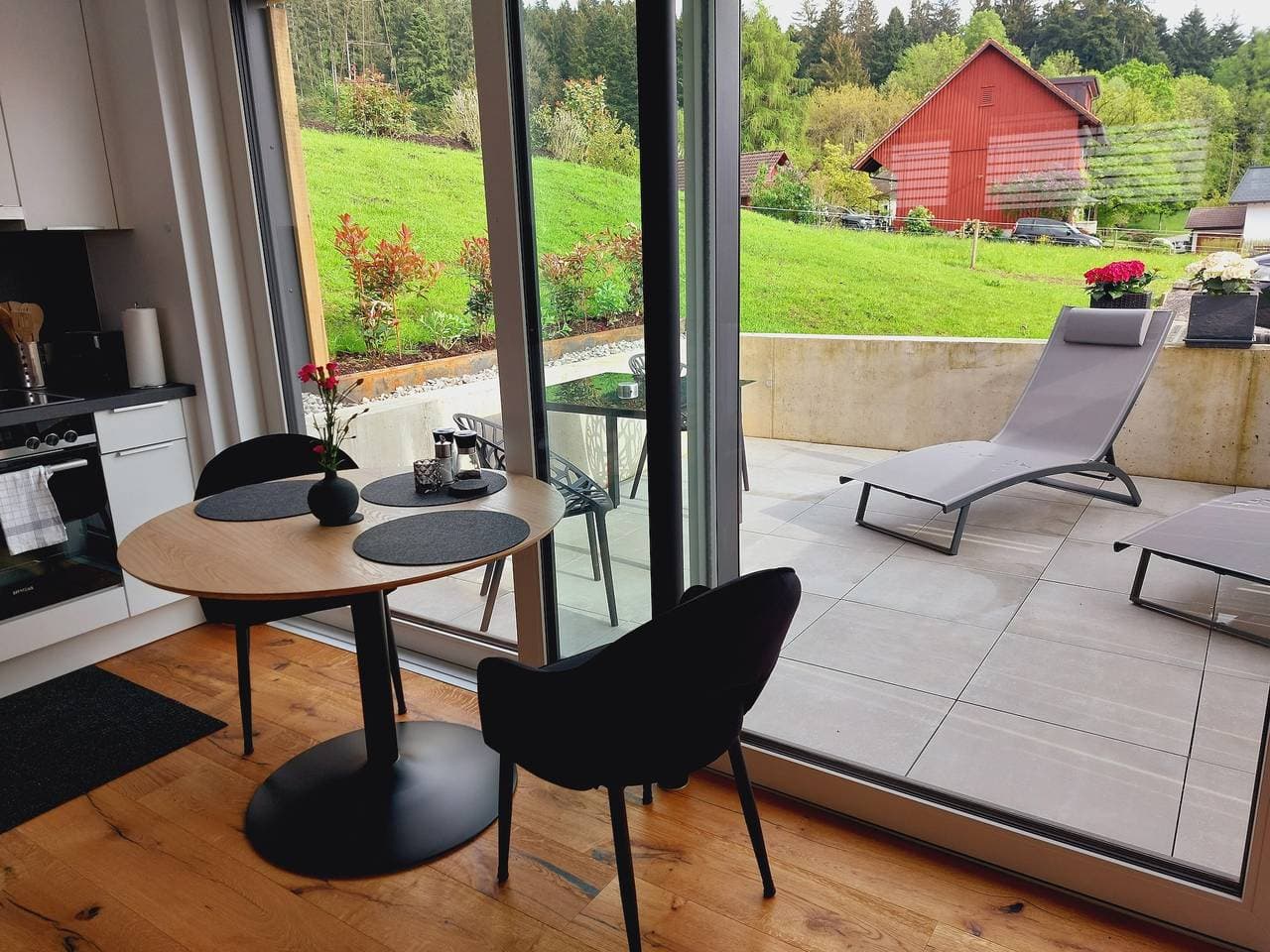 Foto 10 von 14: Ferienwohnung “ 1 Zimmer mit Terrasse”, privater Terrasse und WLAN