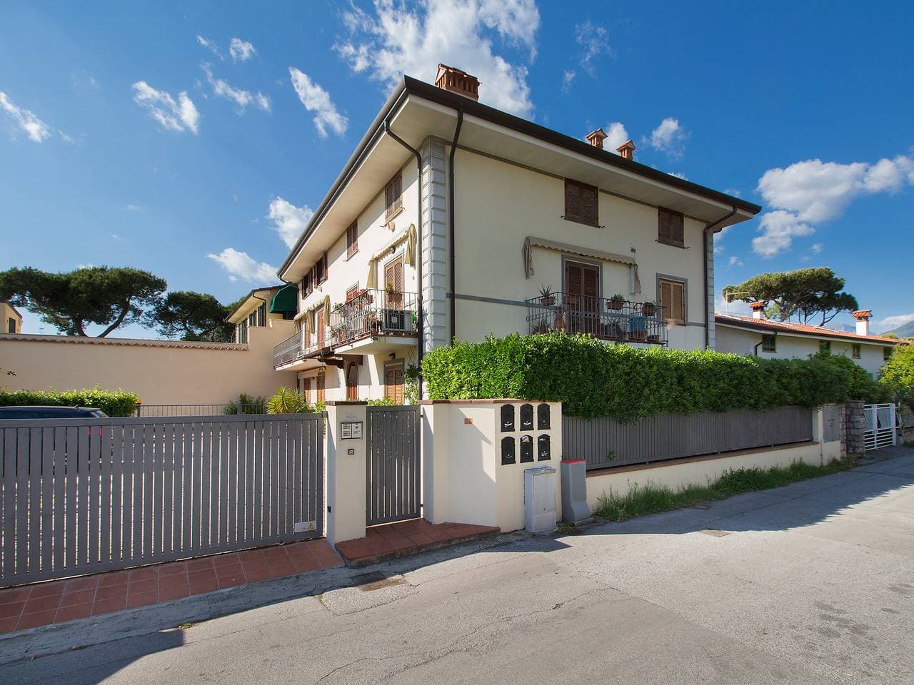 Marina di Pietrasanta: Kleines, komfortables Appartementhaus Maddalena 1