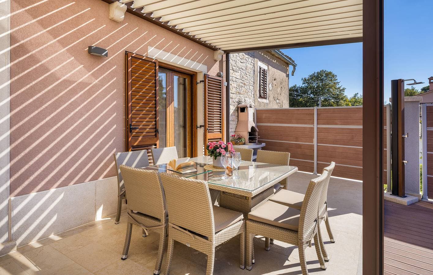 Foto 10 von 50: Geräumige 125 m² große Wohnung mit Pool, WLAN und Parkplatz