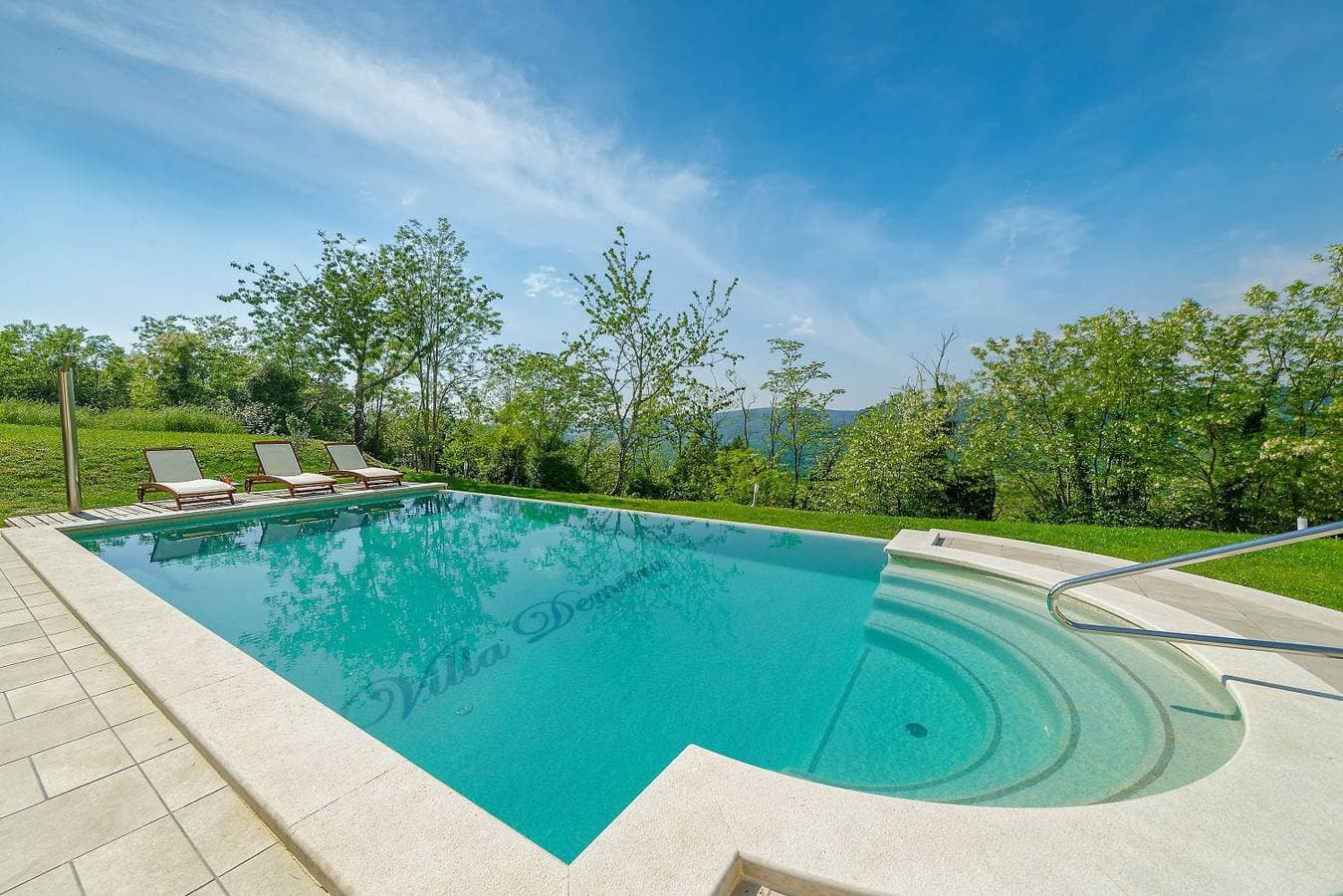 Foto 3 von 21: Atemberaubende Villa mit Infinity-Pool, Blick auf Motovun, Billard, Tischtennis, BBQ