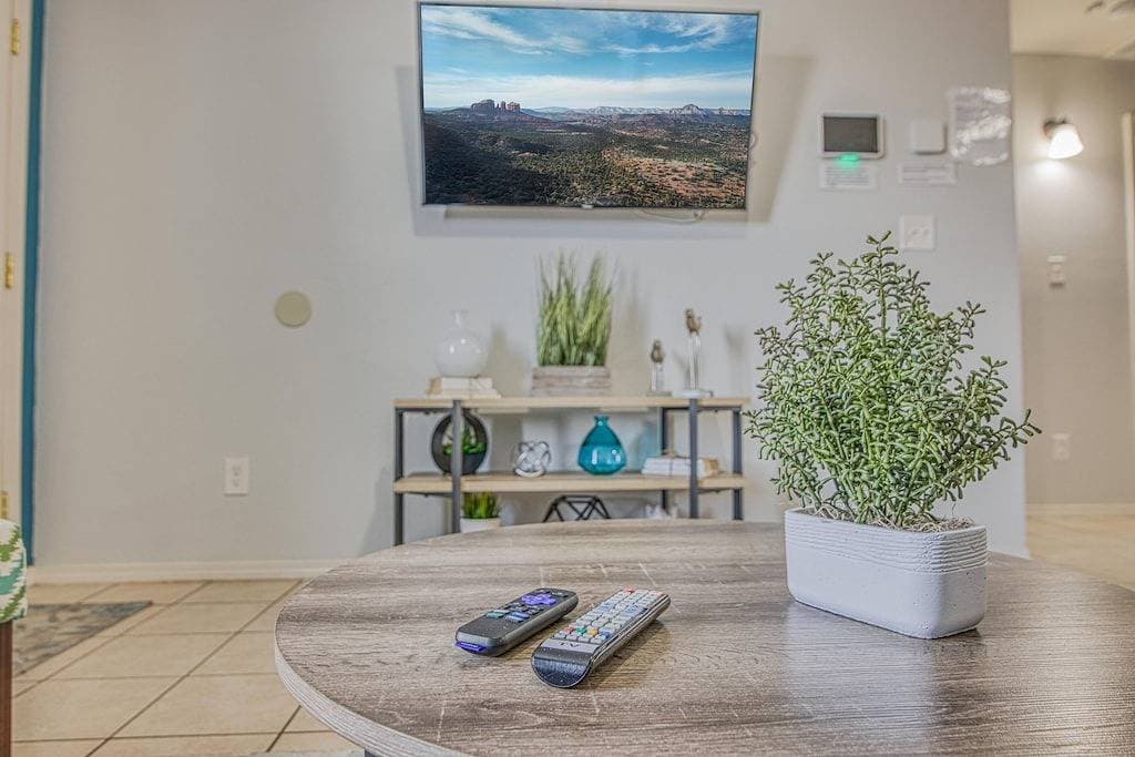 Foto 13 von 19: ✨ By Fort Bliss: 2 King Beds, Fast WIFI, Full Bath, Laundry
