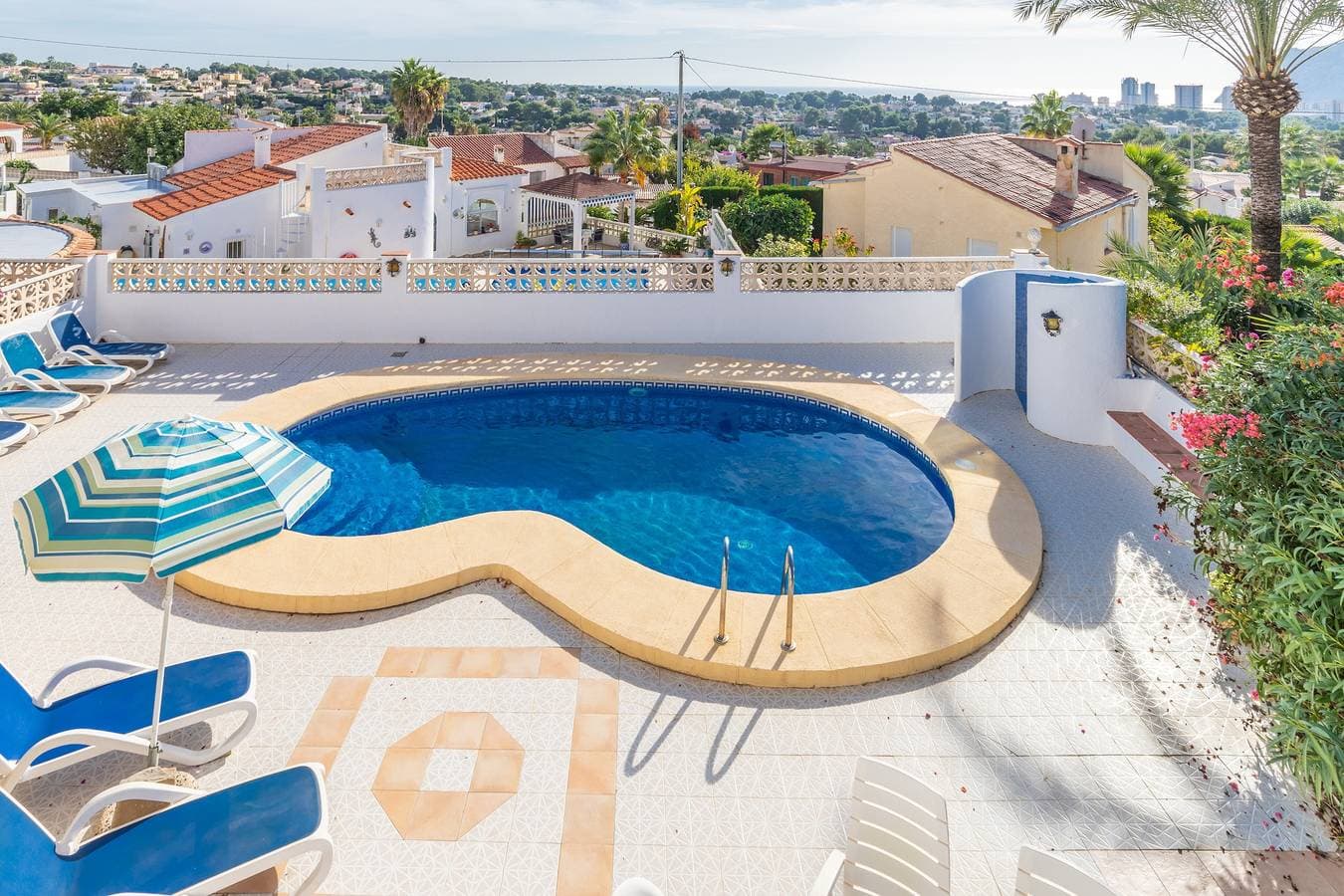 Foto 2 von 26: Villa mit privatem Pool, Meerblick, Terrasse, Balkon, Klimaanlage & WLAN