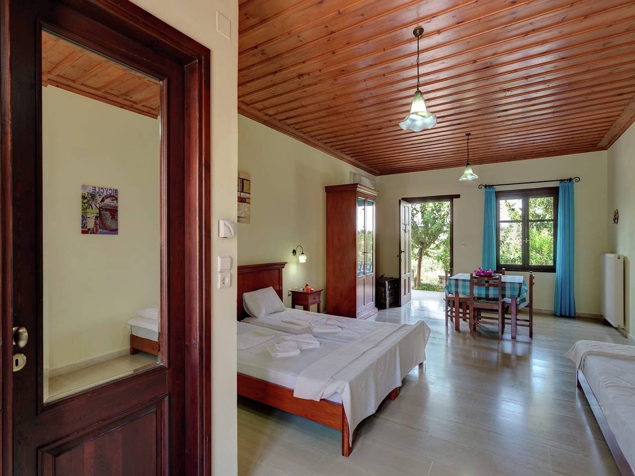 Foto 6 von 25: Ferienhaus in Douliana mit Gemeinschaftspool