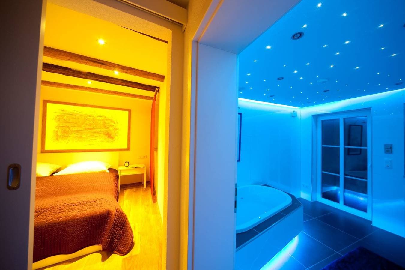Foto 3 von 15: Ferienhaus "die710" - Ferienhaus "die710" mit Whirlwanne und Balkon