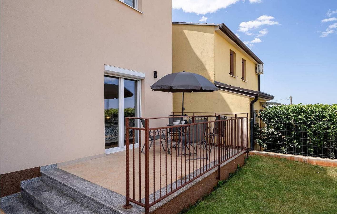 Foto 12 von 24: Gemütliche Ferienwohnung mit Terrasse, WLAN und Parkplatz in der Nähe der Pizzeria Capri