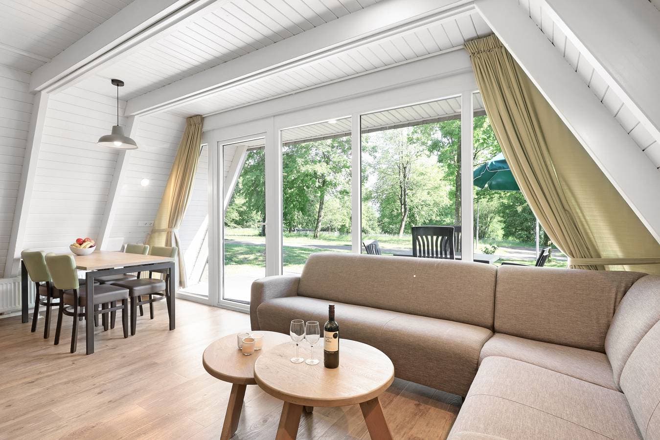 Foto 4 von 35: Bungalow für 4 Personen mit Balkon/Terrasse