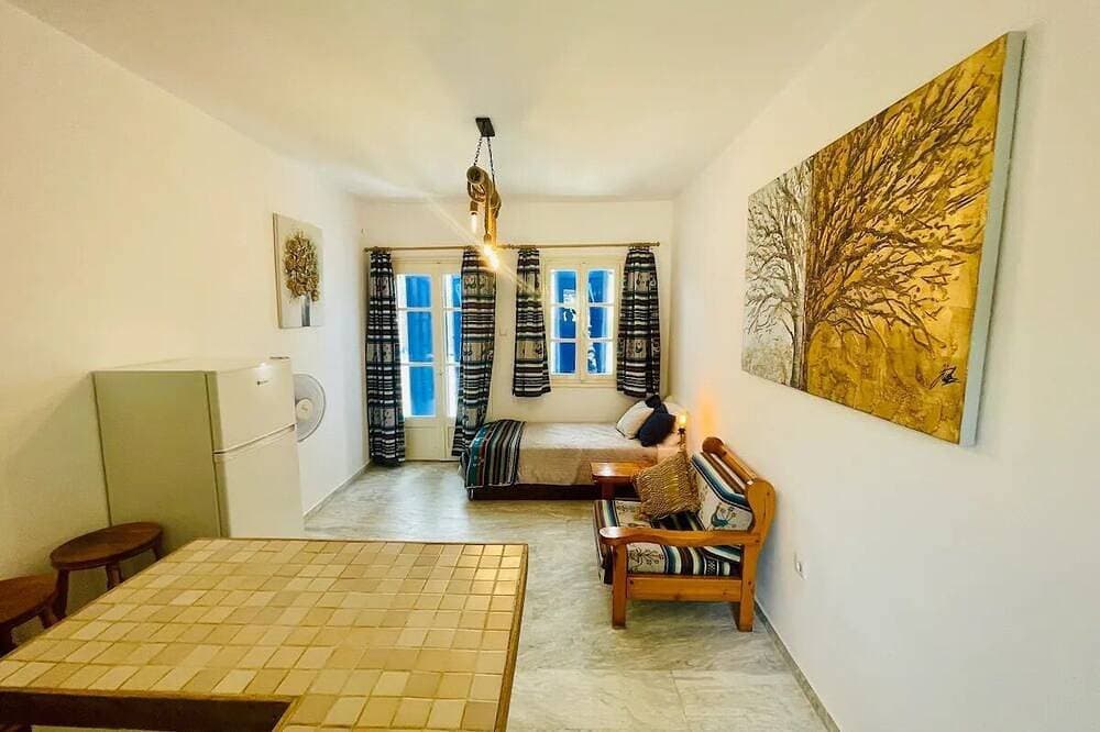 No:3 Self Catering family apartment short walk to Agathopes, Komito and Fetouri 1