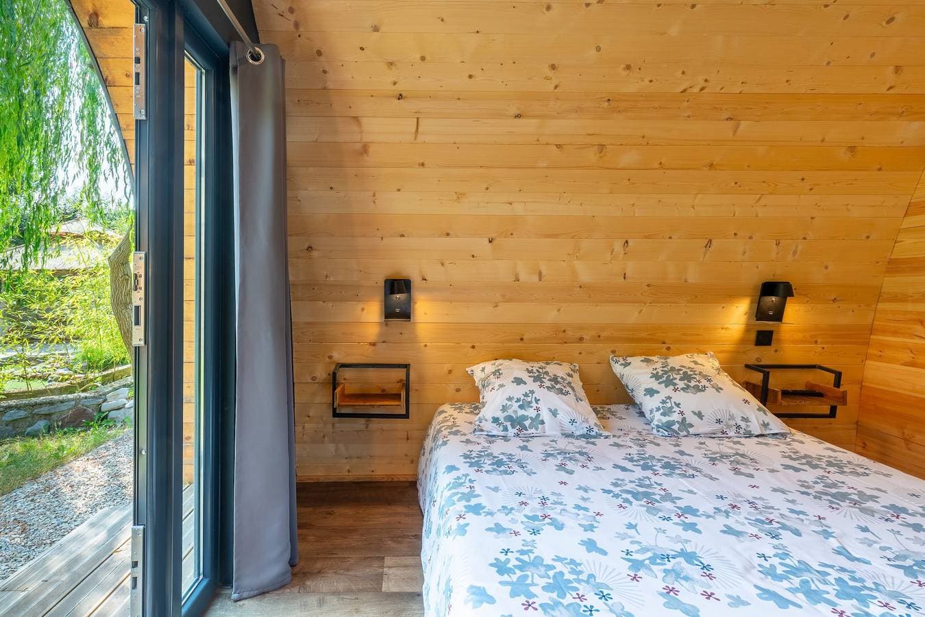 Foto 4 von 25: Ferienhaus 'Pod Insolite Nature – Blick ins Grüne' mit privater Terrasse, WLAN & Klimaanlage