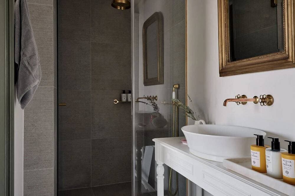 Foto 8 von 23: Endearing Patmos Suite | Phaedra’s Dream Suite | Sea View Room with Plunge Pool