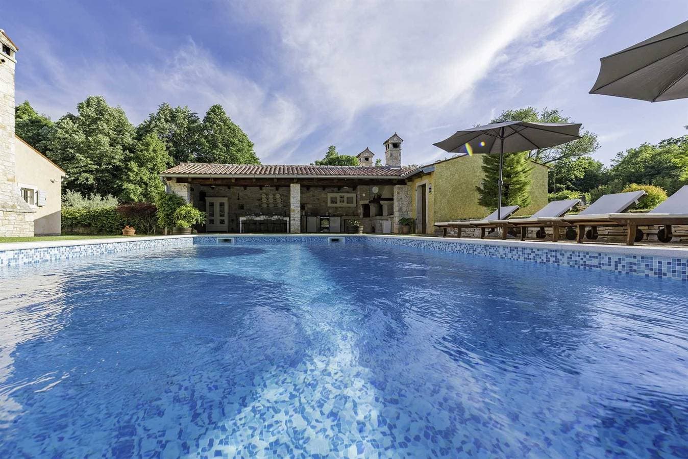 Foto 7 von 72: Ferienhaus Green Escape mit Pool