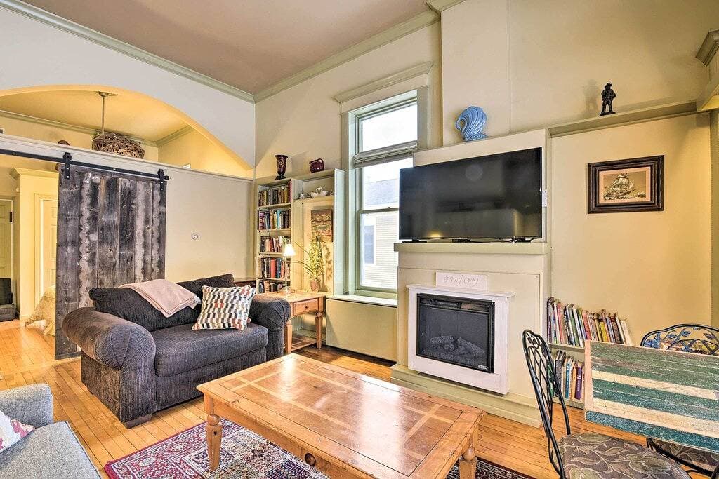 Foto 3 von 24: Charming Saugatuck Condo mit eigenem Deck!