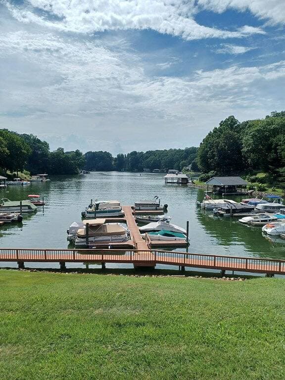 Foto 13 von 26: Waterfront Condo at Stripers Landing, Smith Mountain Lake, Virginia