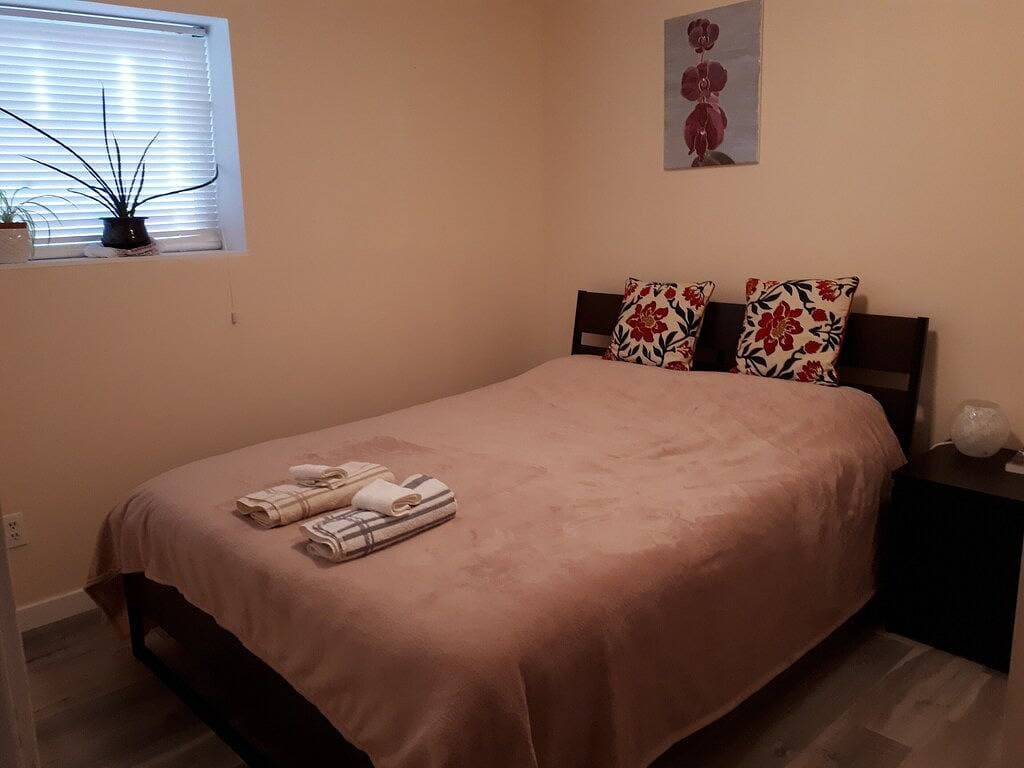 Foto 2 von 18: Zwei Schlafzimmer in der Nähe von Skytrain in Killarney, Vancouver