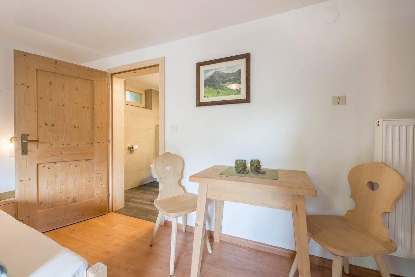 Foto 12 von 26: Ferienwohnung ,,Hochwilde Jogglanderhof" mit Bergblick, privatem Balkon und Wlan