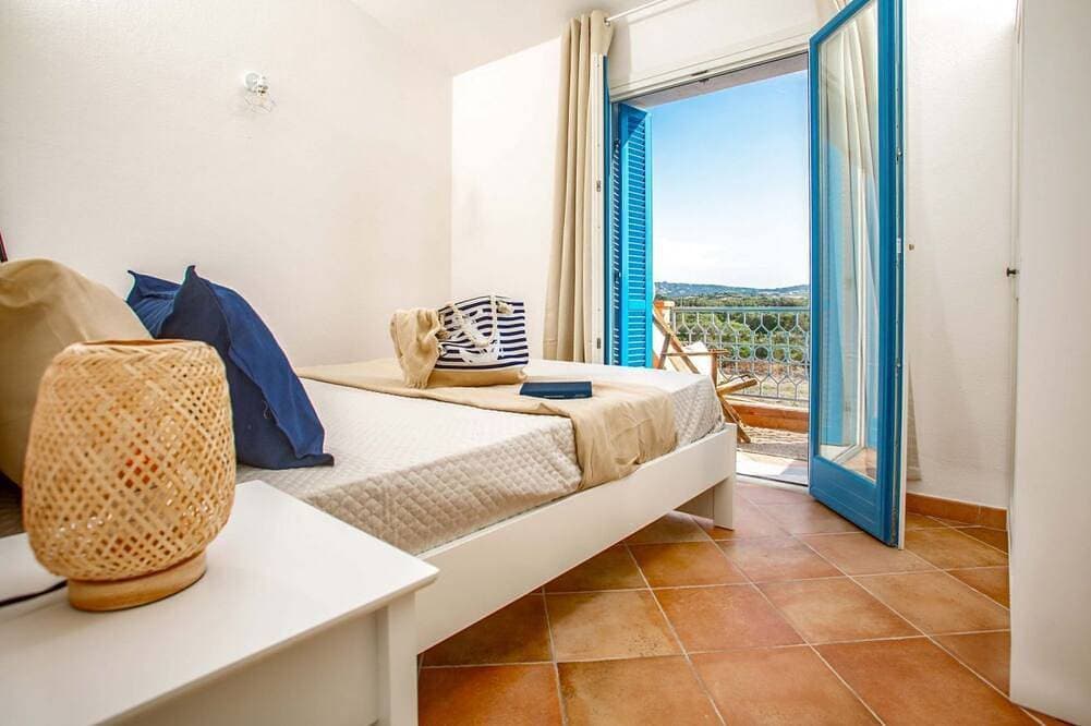 Foto 2 von 19: Leone Flat VI (30' from Porto Cervo) + Private Terrace