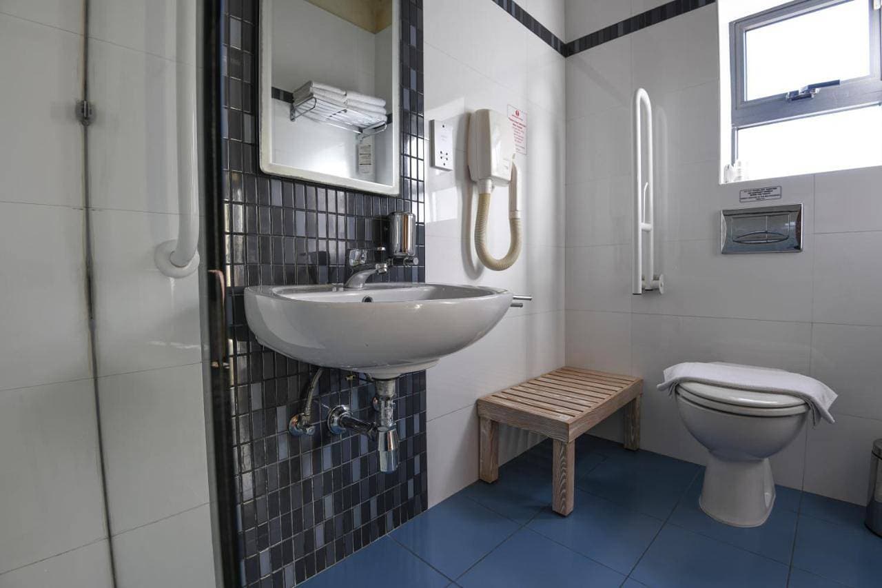 Foto 10 von 12: Superior Triple Room with Partial Sea View