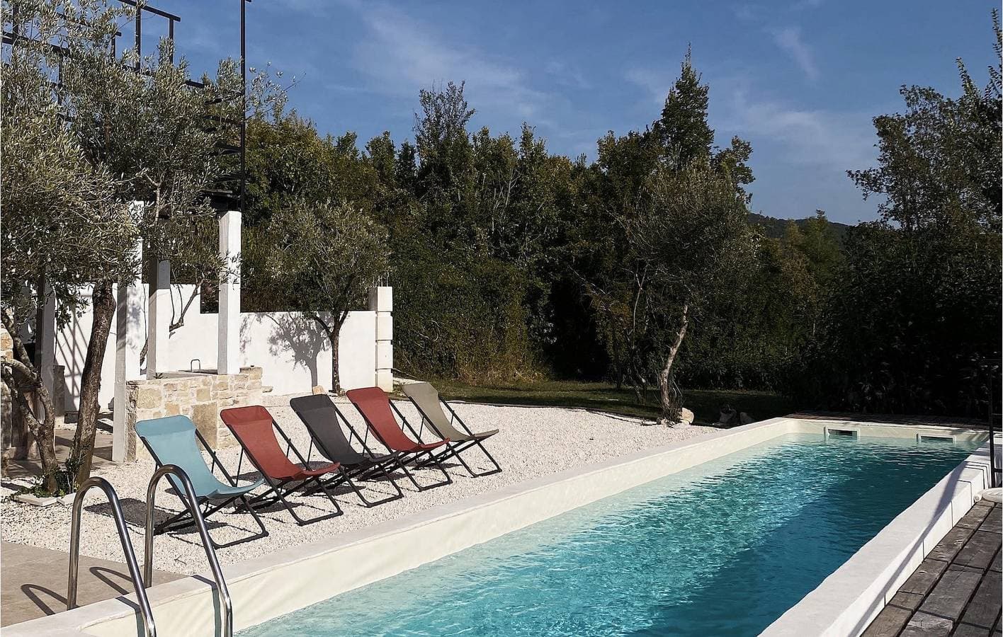 Foto 8 von 51: Reizende 2-Zimmer-Wohnung mit Pool, WLAN und Parkplatz in der Nähe des Stadtzentrums von Brkac