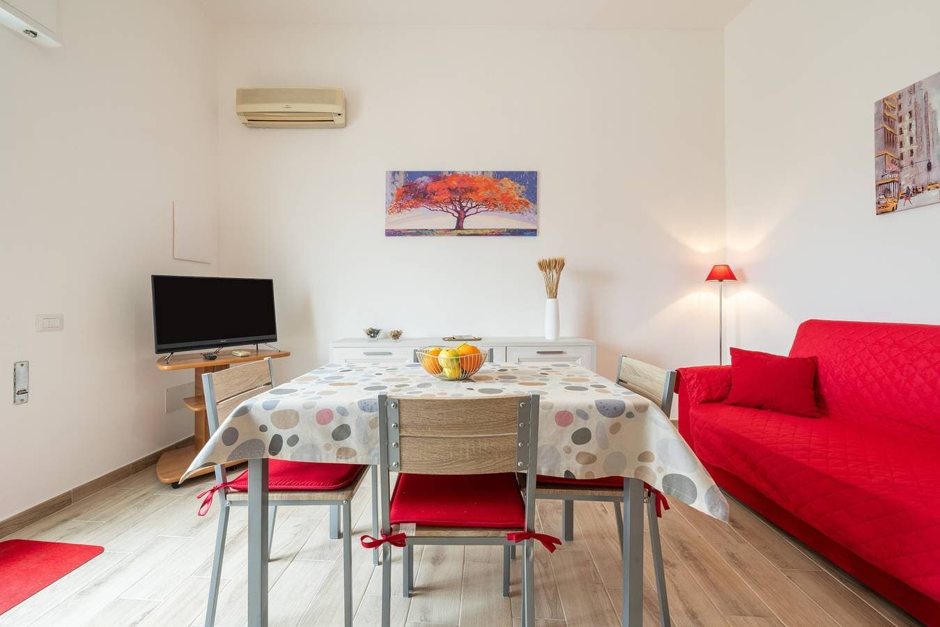 Foto 3 von 23: Ferienwohnung 'Il Decimomiglio' mit Balkon