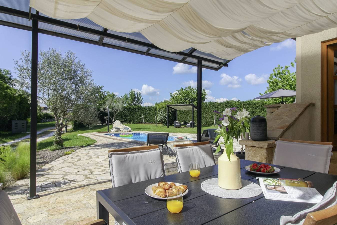 Foto 6 von 24: Ferienhaus Bella Collina * ruhige Lage, 2000 m2 Garten, privater Pool
