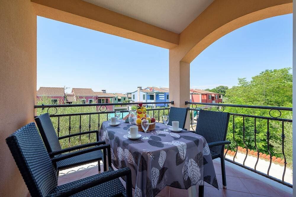 2-Zimmer-Ferienwohnung mit Pool Basanija, Umag 1