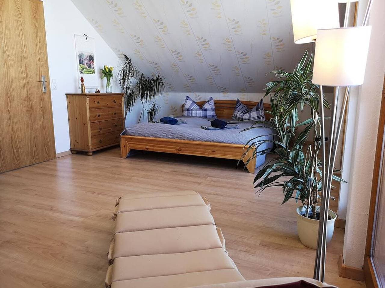 Foto 2 von 17: Biosphärenzimmer Bad Urach - Ferienzimmer, 40qm, Balkon, 1 Schlafzimmer, max. 2 Personen
