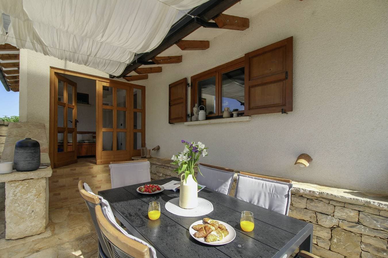 Foto 12 von 24: Ferienhaus Bella Collina * ruhige Lage, 2000 m2 Garten, privater Pool