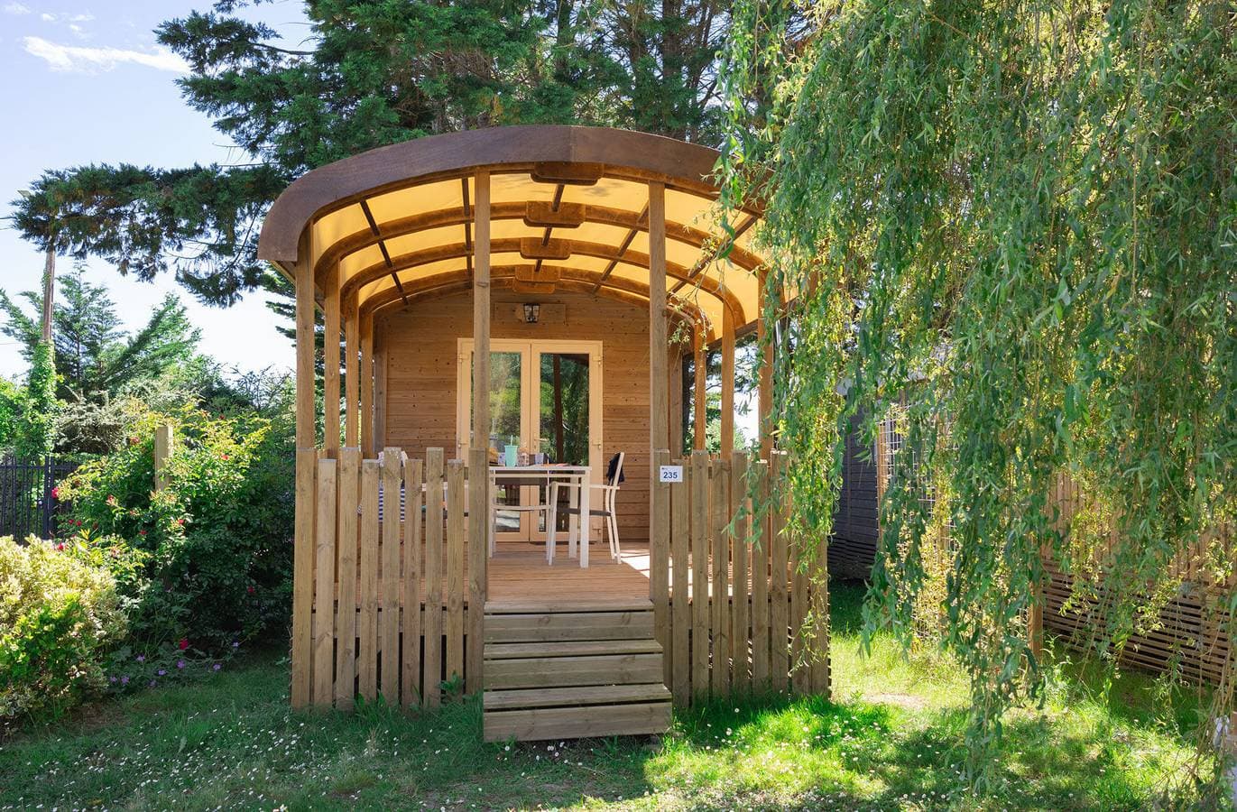 Foto 5 von 25: Wohnwagen für 4 Personen mit Pool