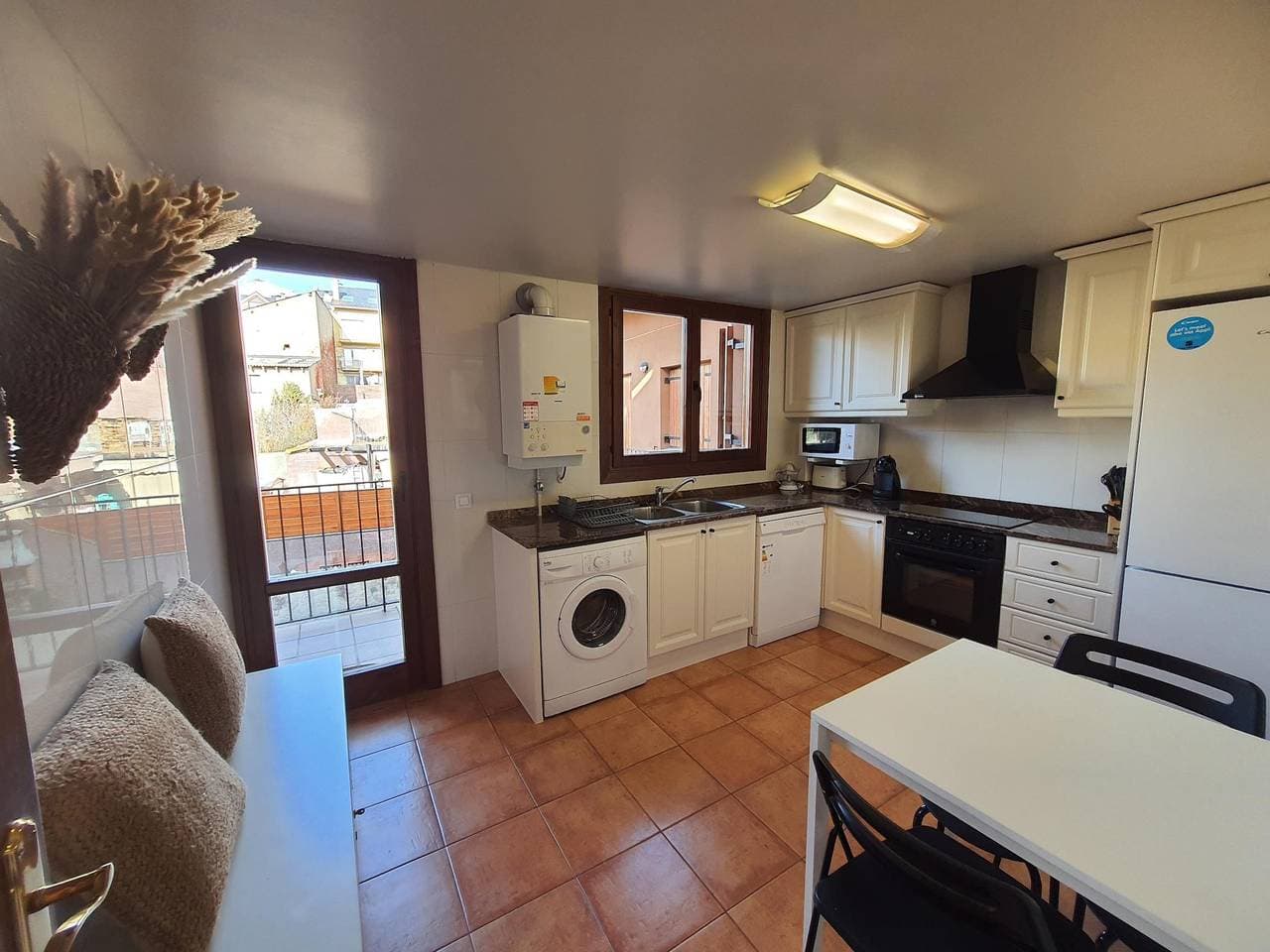 Foto 5 von 24: Ferienwohnung für 8 Personen mit Terrasse