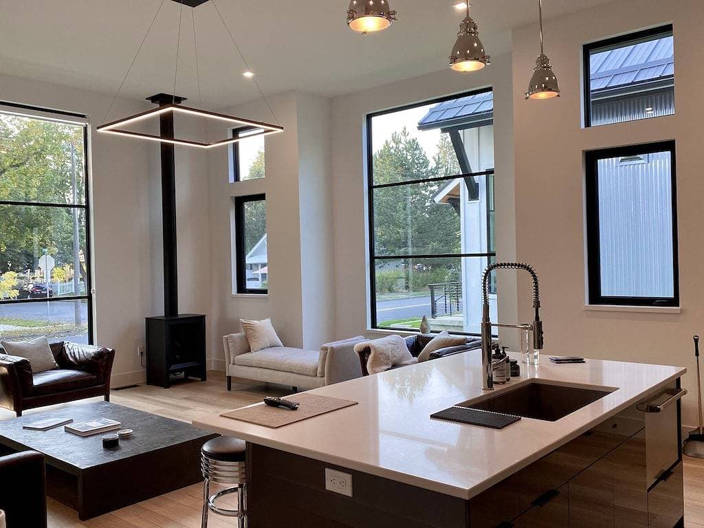 Luxury Executive Home located in the heart of the city 1