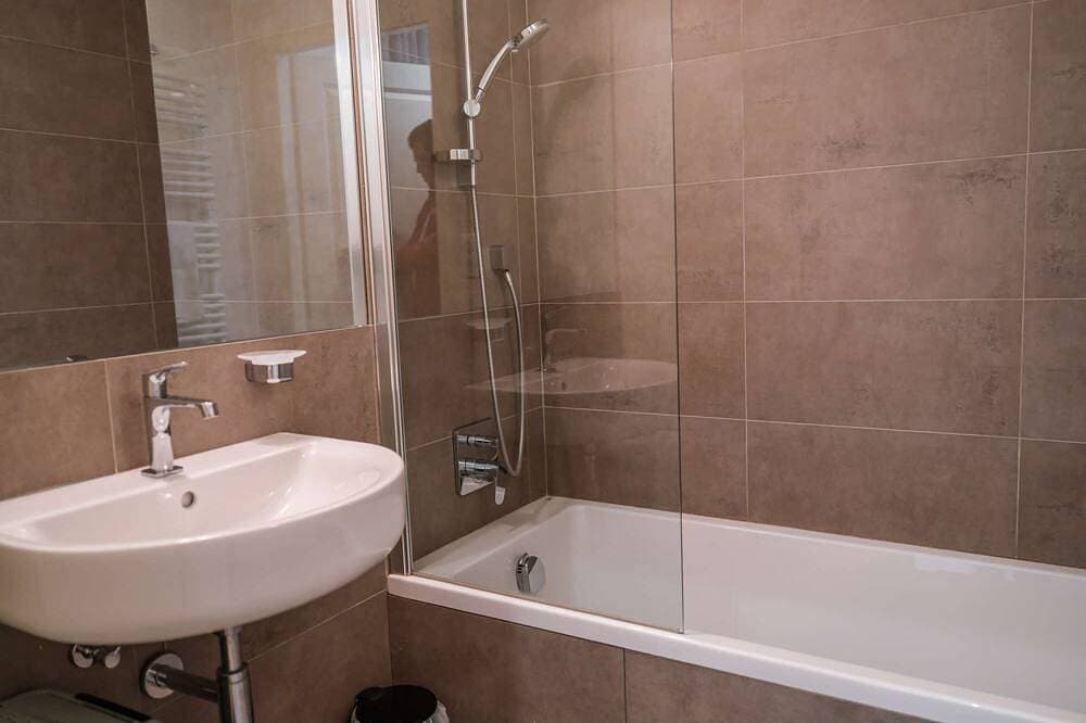 Foto 6 von 28: Luxus 3 Schlafzimmer neue Villa mit eigenem Pool auf Schloss Estate