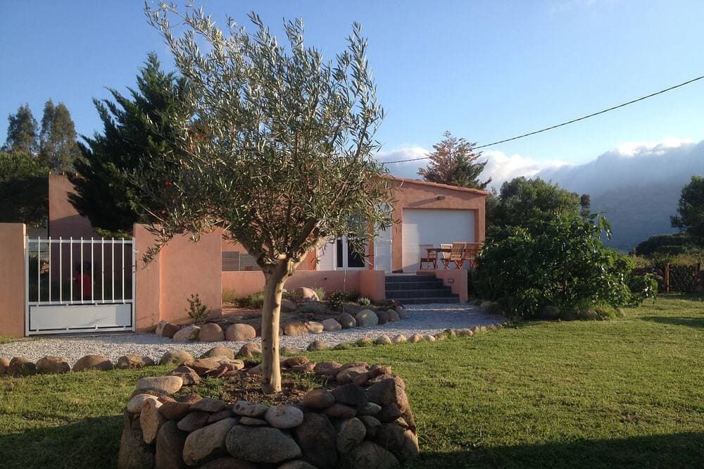 Foto 5 von 17: Förderung! Eine charmante Villa mit einem schönen Garten und Blick auf die Berge