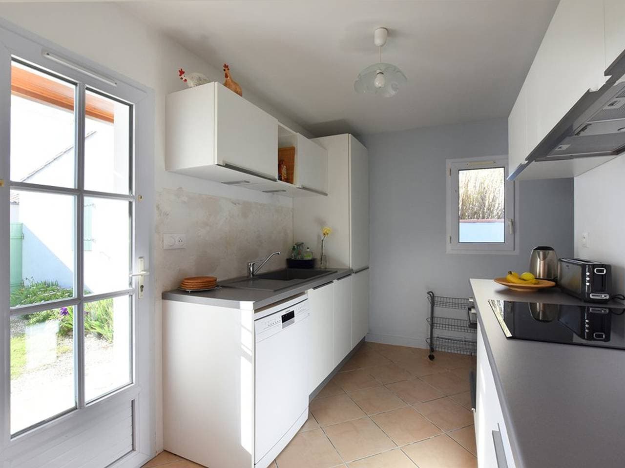 Foto 3 von 17: Charmante Maison avec Terrasse Ombragée, Proche Port, Wi-Fi Gratis, Cheminée, Stationnement à Proximité