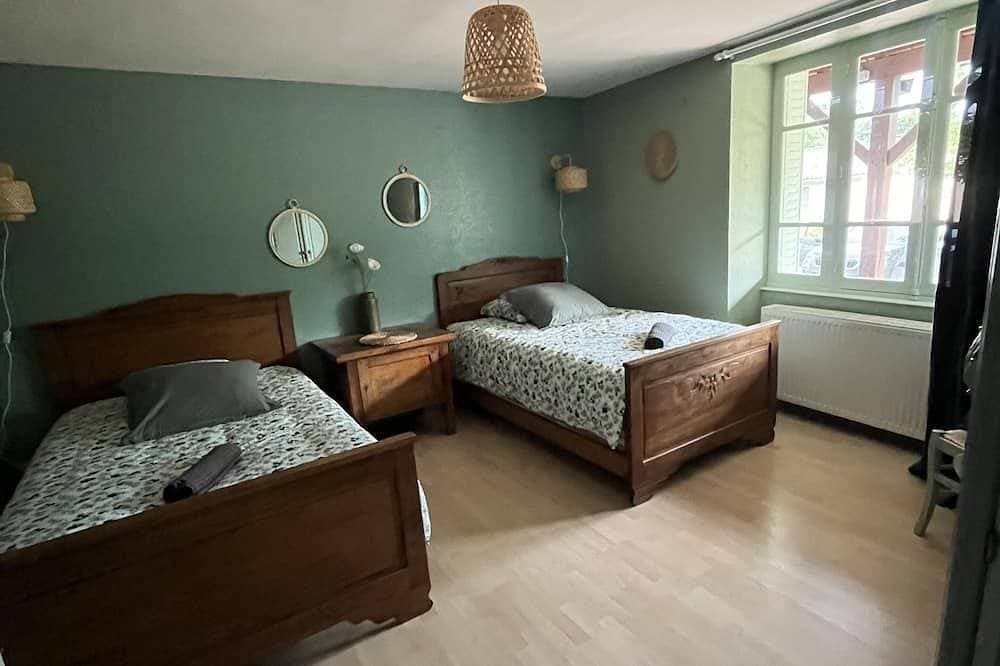 Foto 6 von 25: La Maison de Command, Gîte Pour 6 Personnes en Campagne, Avec Piscine