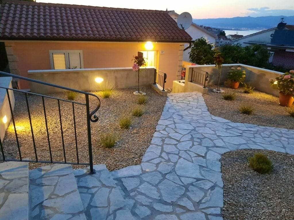 Foto 13 von 28: Ferienhaus in Vrbnik mit Schwimmbecken