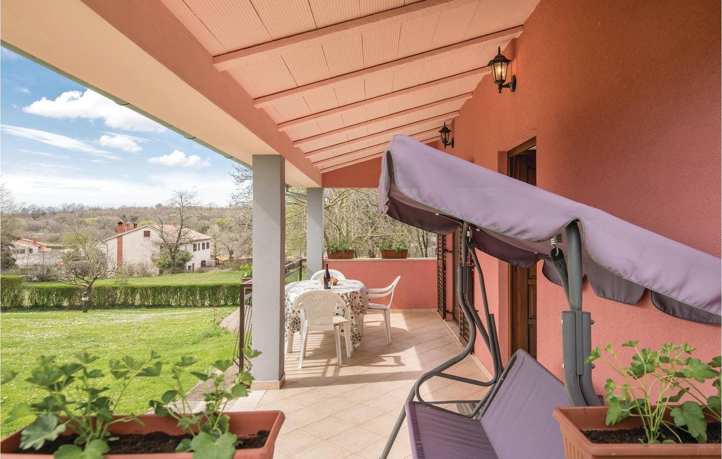 Foto 3 von 22: Gemütliche Ferienwohnung mit WLAN, Klimaanlage, Terrasse und Parkplatz