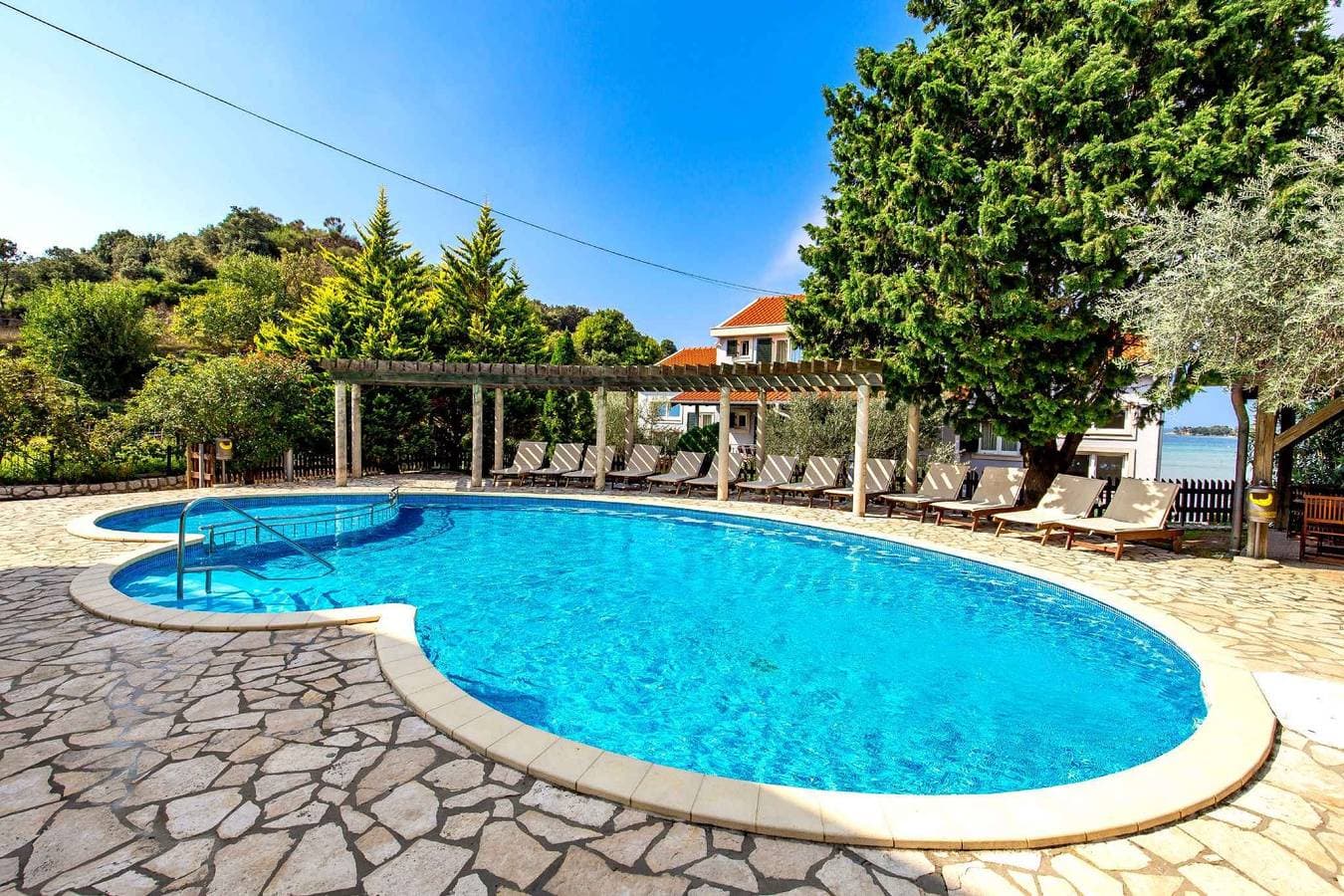 Foto 2 von 38: Ferienwohnung mit Pool