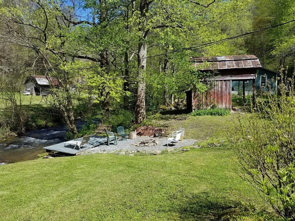Foto 10 von 42: Urig, friedlich und Creekside!  Alarka friedliche Nebenfluss-Kabine - Bryson City