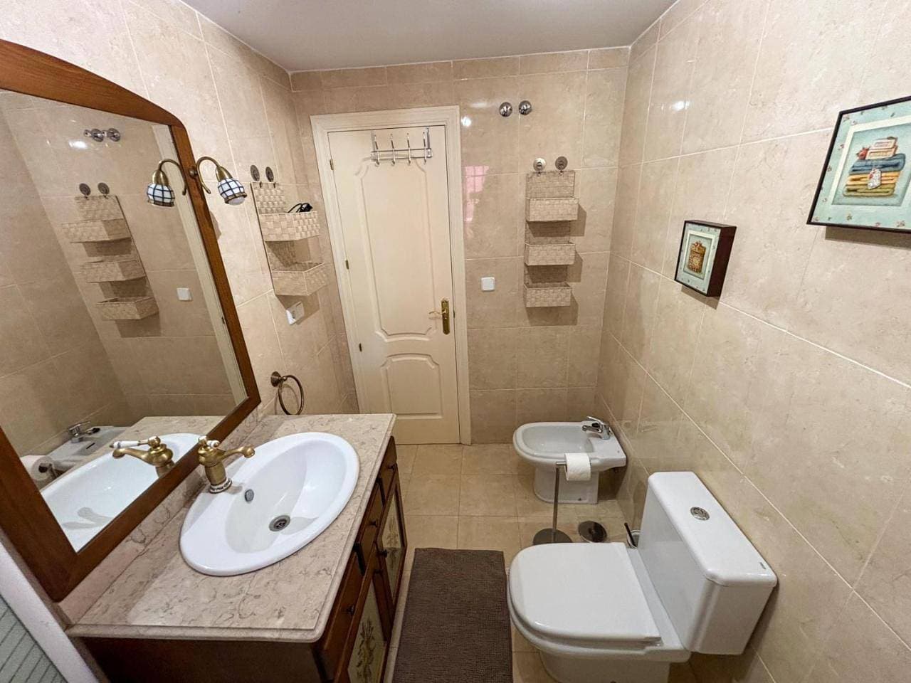 Foto 12 von 33: Two-Bedroom Apartment