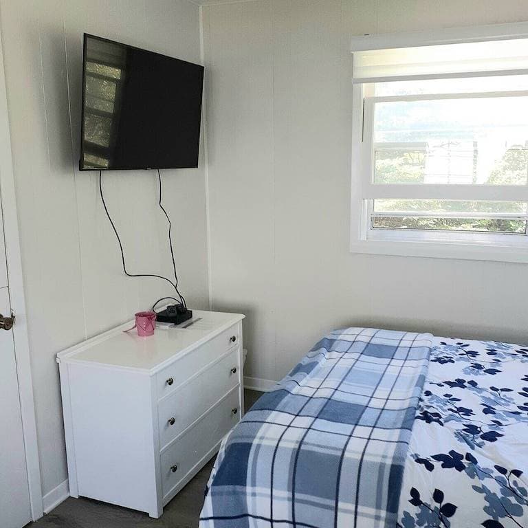 Foto 2 von 30: Oceanfront/peaceful -  Housekeeping Cottage with water access.