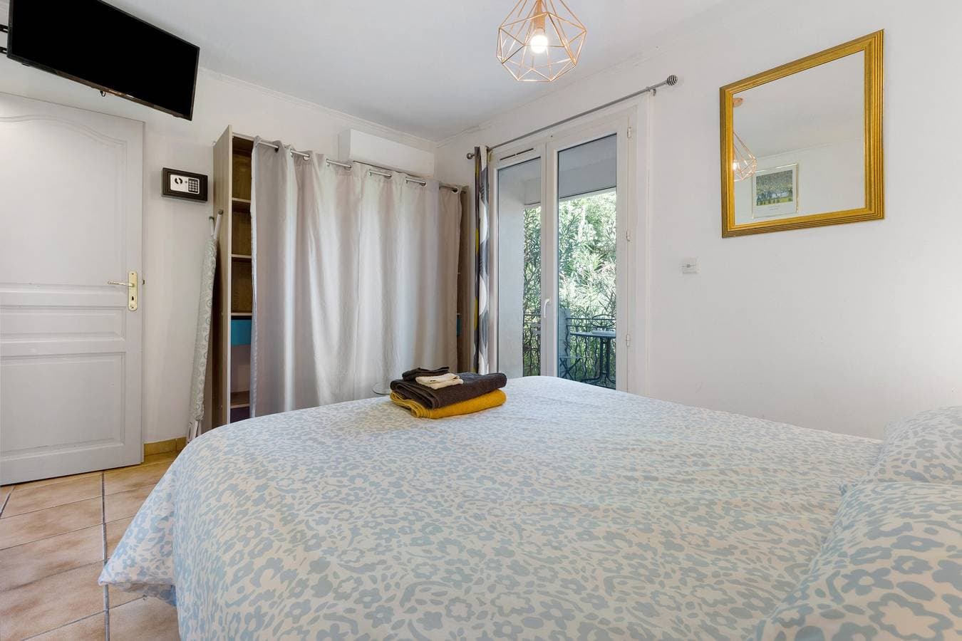 Foto 10 von 22: Ferienhaus "Gite L'Embellido" mit privater Terrasse, WLAN und Klimaanlage
