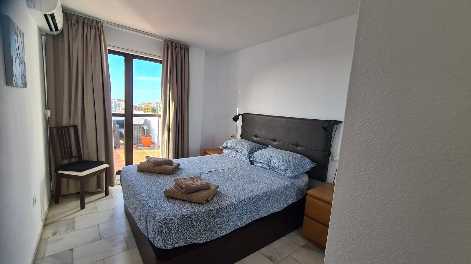 Foto 10 von 32: Penthouse-Apartment im Pueblo Evita mit Meer- & Bergblick, Pool, Terrasse, Klimaanlage & WLAN