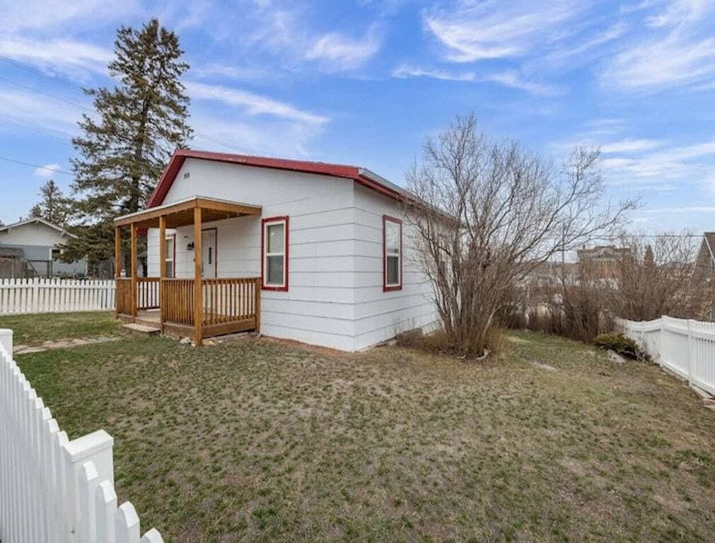Foto 11 von 20: Cute Custer Cottage - Walk to restaurants and shopping
