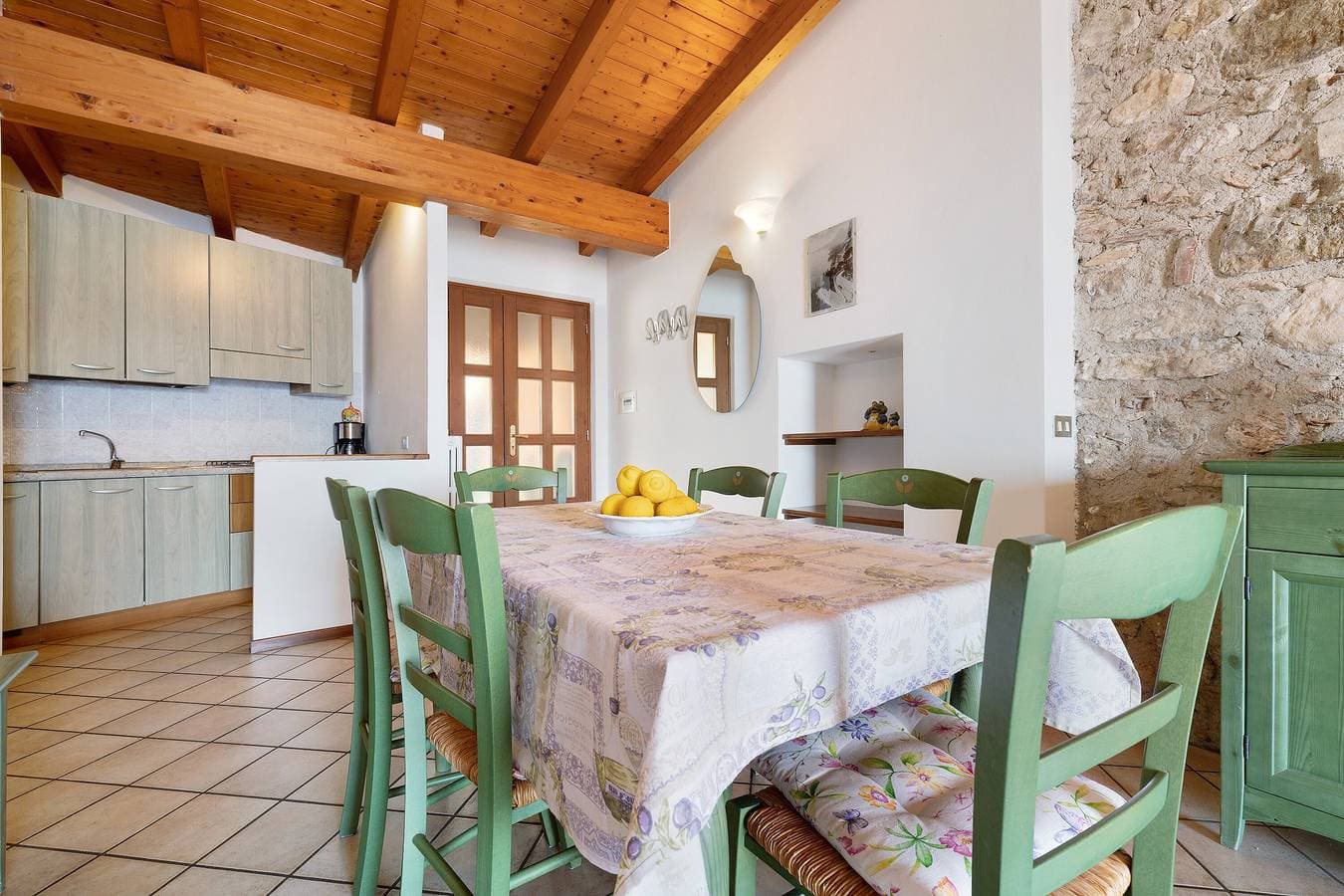 Foto 6 von 39: Ferienwohnung 'Rustico Spagnol 4' mit Seeblick, Pool und WLAN