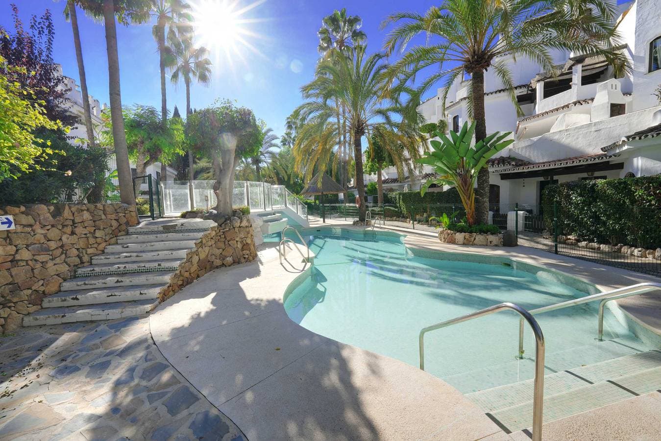 2039 Cozy Beachfront Apartment on Golden Beach 1