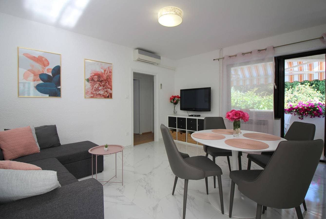 Foto 3 von 18: Komfortables Apartment mit privater Terrasse, Spielplatz, Grill, Liegen, Waschmaschine