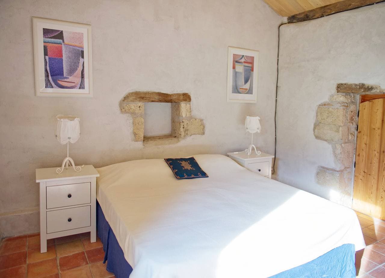 Foto 8 von 23: Gemütliches, ruhiges Steinhaus mit Pool und privatem Garten