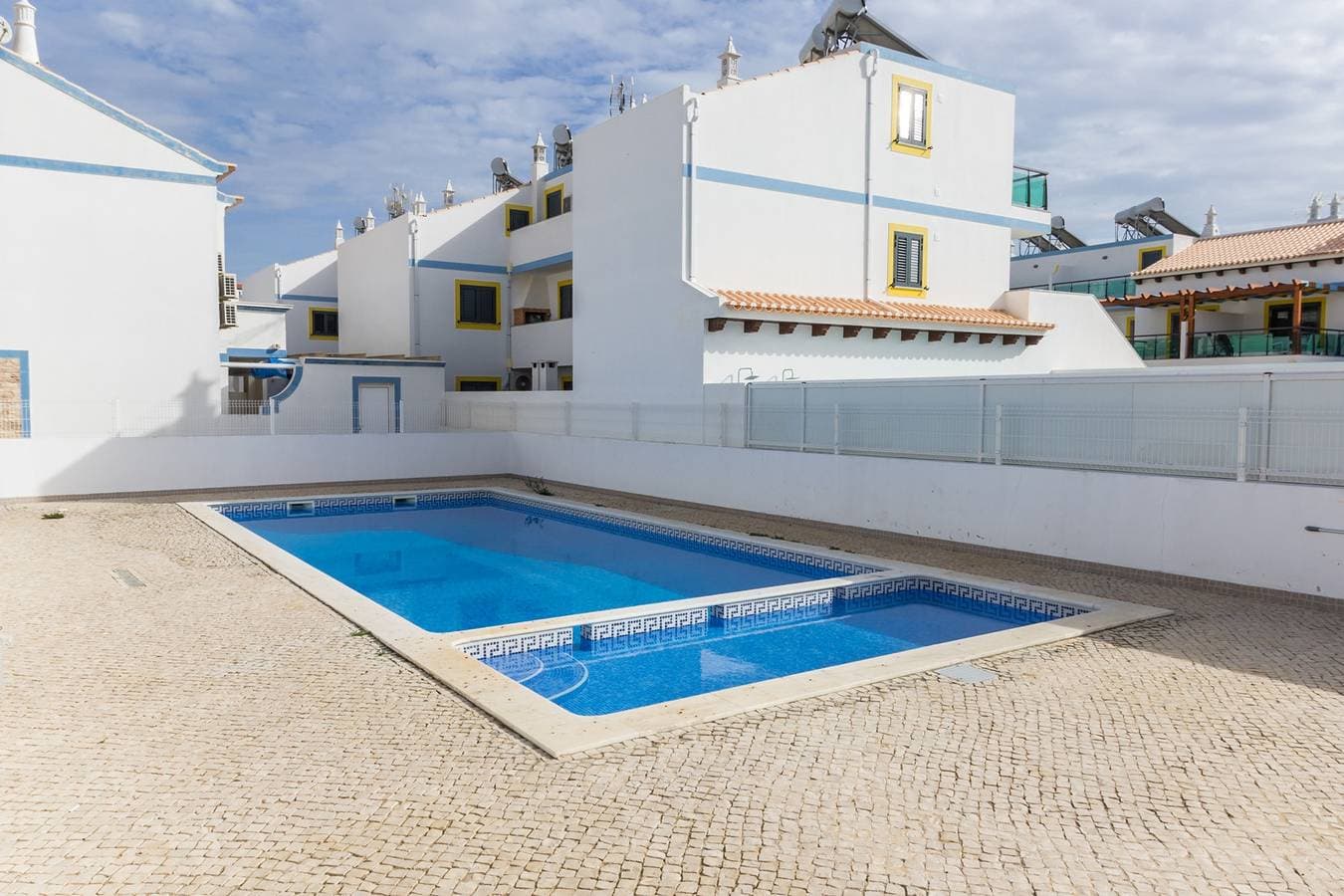 Foto 3 von 21: Moradia V3 com piscina Comum e WIFI by AlgarveManta (22V3)