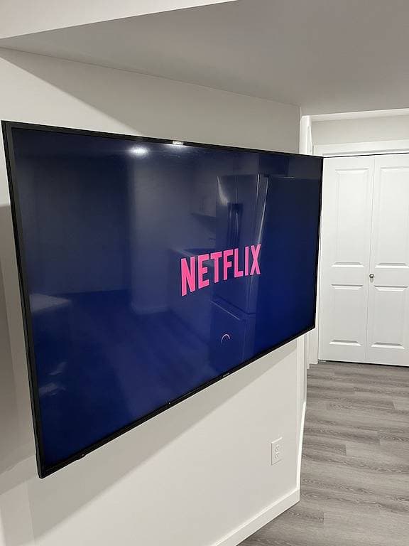 Cozy Private 1-bedroom Basement Suite with free parking 1