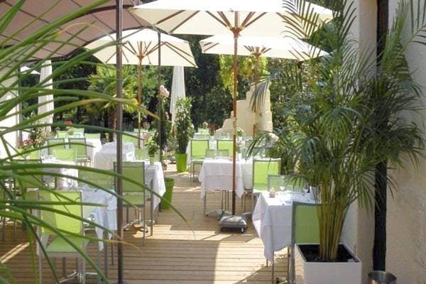 Logis Hôtels - Le Pont Bernet - Hotel 2 étoiles et restaurant 1