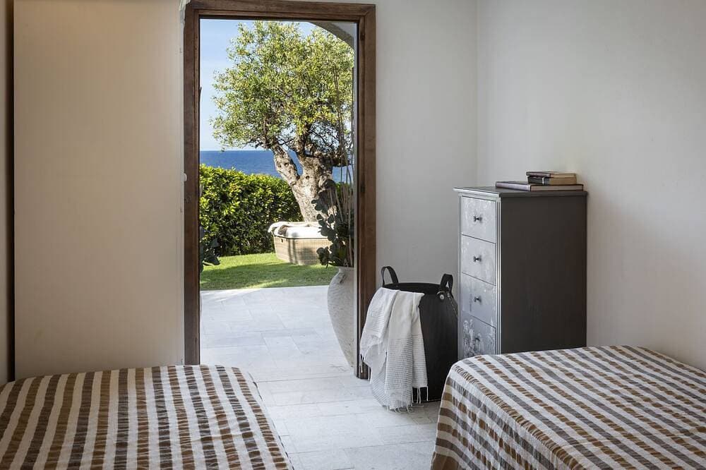 Foto 6 von 30: Luxury Front Beach - Villa Iris